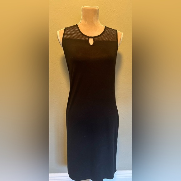 Classic black dress with a mesh neckline - Picture 4 of 7